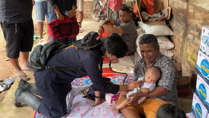 Cerita Haru Bayi di Agam Diselamatkan dari Lumpur Banjir Bandang | KASKUS