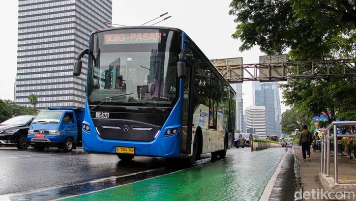 detik-detik-dua-pria-onani-di-transjakarta-dan-disergap-penumpang-lain