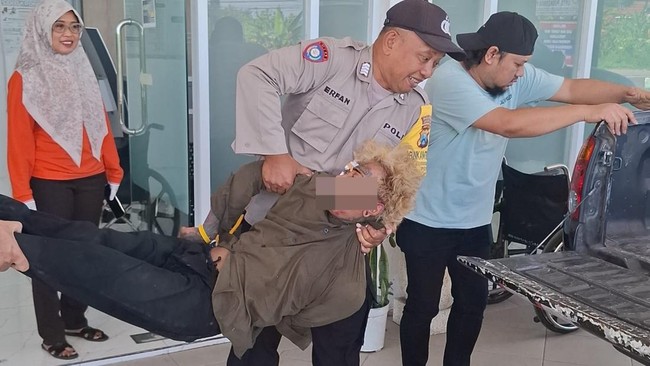 Anak Jalanan Terlihat Tersenyum Sendiri Sebelum Bacok Lansia Pencari Rumput