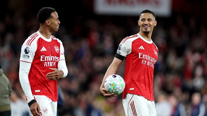 Arsenal Juara Liga Inggris, Dapat Trofi, Badge Emas sampai Bonus!