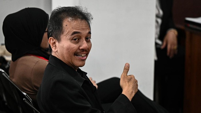 hakim-tolak-praperadilan-roy-suryo-status-tersangka-sah