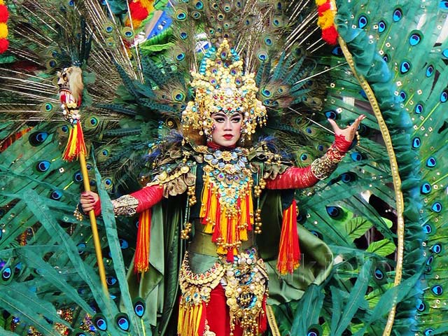 7 Peran Pawai Budaya Karnaval &#91;yang ngalamin masuk om..&#93;