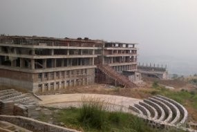 Tempat Pertarungan Pahlawan Bertopeng