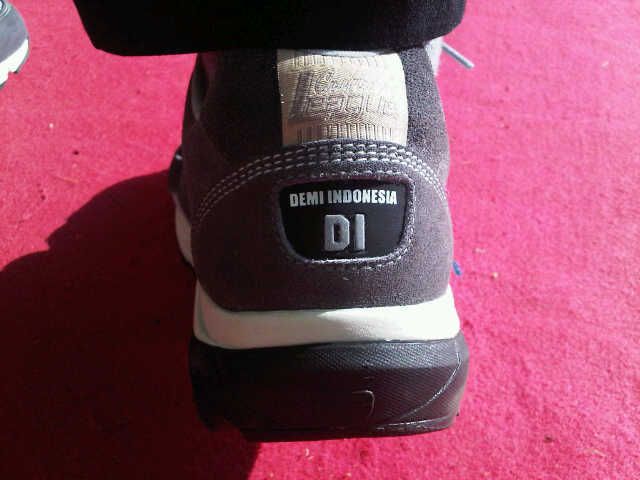 Masih Ingatkah dengan Sepatu Merk "DI 19" Favorit Dahlan Iskan?