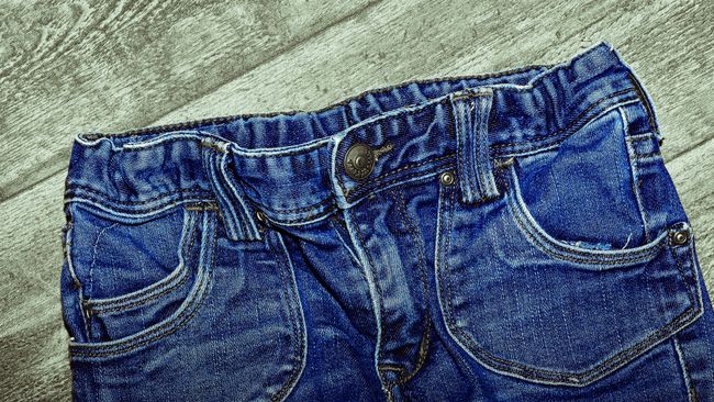 Celana Jeans dengan 'Noda' Ngompol Dijual 1 Juta! GanSis Tertarik?
