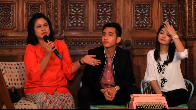 Gibran soal Acungan 2 Jari Iriana Jokowi di Mobil Presiden: Hal Biasa