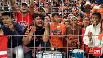 Tak Sabar Antre Tiket, Sejumlah Oknum Jakmania Tunjukkan Sikap Tak Terpuji