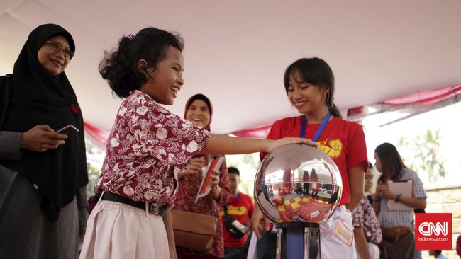 Politikus PDIP Soal Siswi Dipaksa Berjilbab: Guru Bukan Digaji Zakat