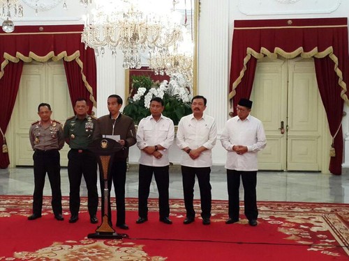 Ini Jaket Zara Seharga Rp 800 Ribuan yang Dicari Netizen Pasca Dipakai Jokowi
