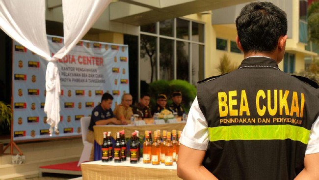 Alasan Bea Cukai Tega Pungut Bea Rp30 Juta Atas Sepatu Harga Rp10 Juta