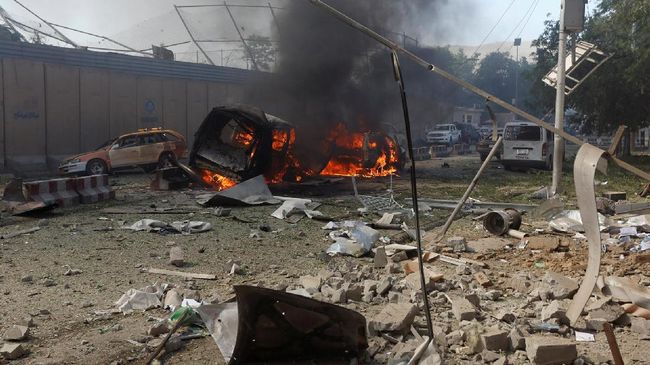bom-bunuh-diri-di-kerumunan-demonstran-afghanistan-32-tewas