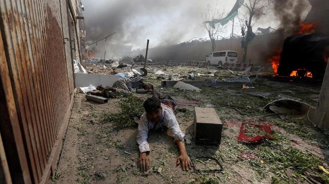 bom-di-luar-stadion-afghanistan-14-orang-tewas