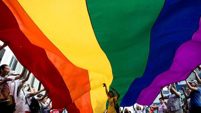 Netizen Sambut 'Kemenangan' LGBT Usai Putusan MK