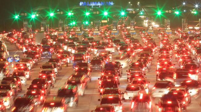 Macet, Kemenhub Buka Opsi Batasi Mobil di Tol saat Arus Balik