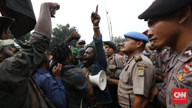 Diserang Pedemo di Waena Papua, Brigadir Roygen Terluka