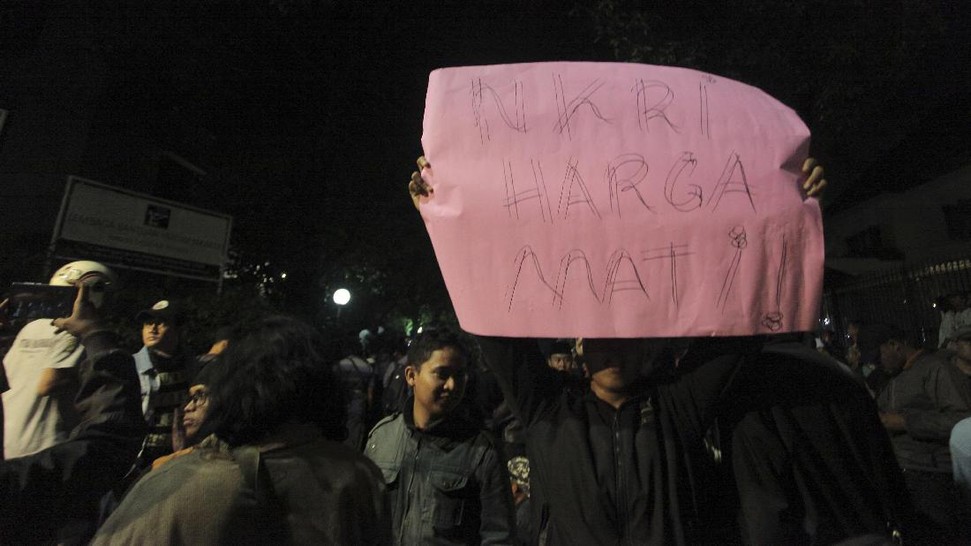 &#91;FOTO&#93; Malam Genting Kala LBH Dikepung Massa