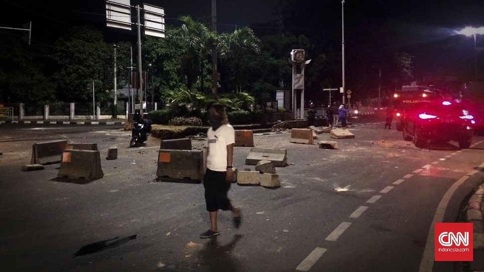 &#91;FOTO&#93; Malam Genting Kala LBH Dikepung Massa