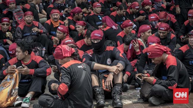 Serikat Buruh Nilai Janji Kampanye Anies-Sandi Tak Realistis