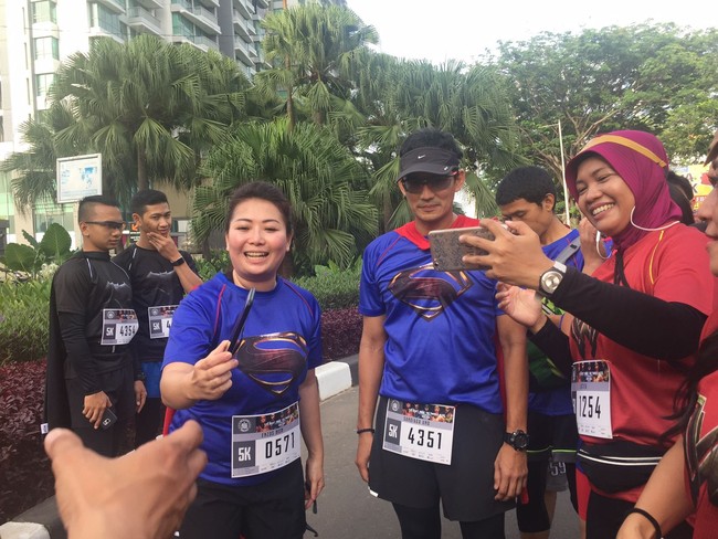 Foto: Penampakan 'Super Sandi' Sedang Olahraga di Minggu Pagi