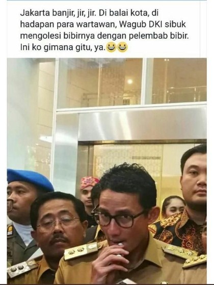 Viral, Foto Sandiaga Uno Pakai Lip Balm Saat Wawancara dengan Wartawan