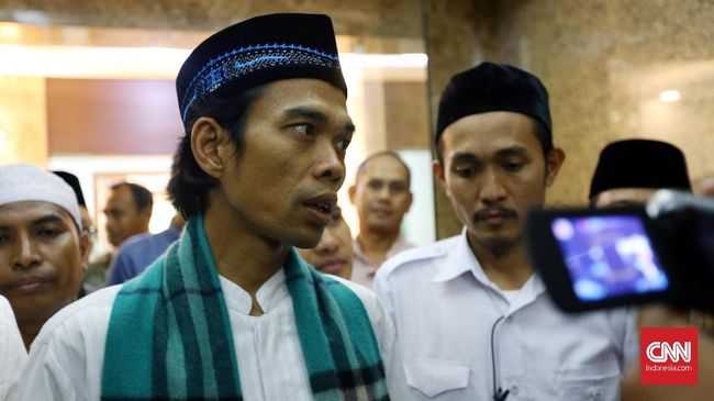 Abdul Somad Berlinang Air Mata Doakan Rizieq dari Monas