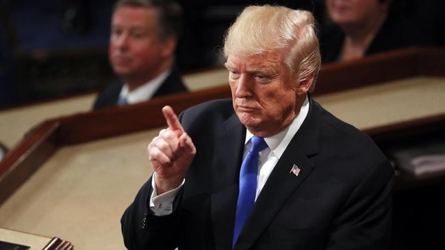 jelang-pertemuan-dengan-putin-trump-sebut-rusia-musuh