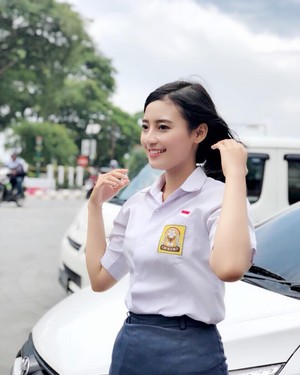 Jomblo Pasti Gak kuat Liat Polisi Cantik Berseragam SMP ini!