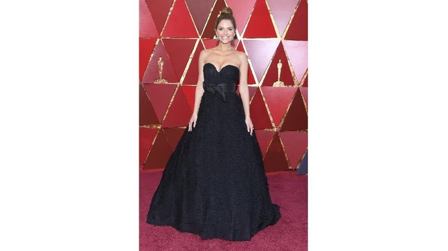 Intip Gaun Canti di Red Carpet Oscar 2018 