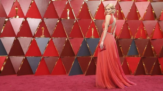 Intip Gaun Canti di Red Carpet Oscar 2018 
