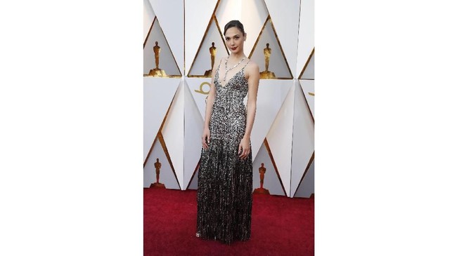 Intip Gaun Canti di Red Carpet Oscar 2018 