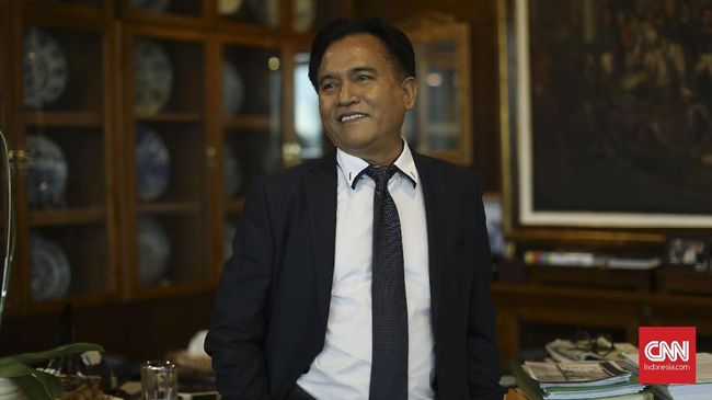 Pernah Bela HTI, Yusril Kini Jadi Pengacara Jokowi ... Gratis pulak!