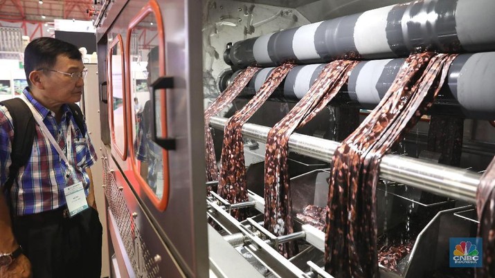 Industri Tekstil Megap-Megap, Kemenperin Salahkan Upah