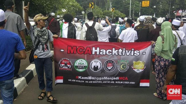 Spanduk Muslim Cyber Army Terbentang di Aksi 64