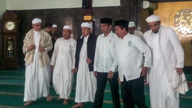 Ponsel Disita Saat Temui Jokowi, Alumni 212 Heran Foto Viral