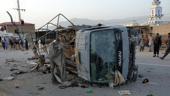 tiga-bom-bunuh-diri-tewaskan-enam-polisi-pakistan