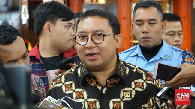 Fadli Zon Sayangkan Santri Dipolitisir Bela Mbah Moen