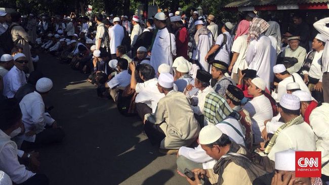 Gugatan HTI Ditolak, Pekik Takbir dan Khilafah Menggema