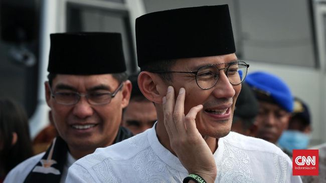 Tak Kunjung Jernih, Sandi Salahkan Warga Beri Nama Kali Item