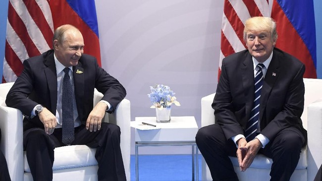 Trump Minta Putin Bongkar Informasi untuk Serang Biden
