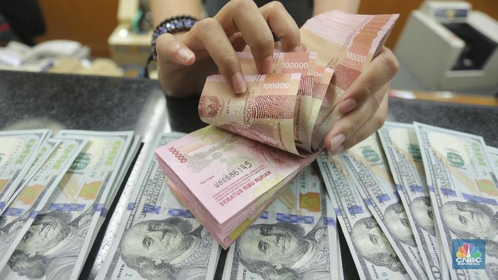  Rupiah Akhirnya 'Terpeleset', Gegara Harga Minyak Minus 