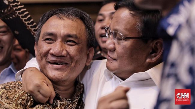 Sempat Sebut Jenderal Kardus, Andi Arief Dirangkul Prabowo