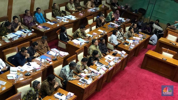 Omnibus Law Ciptaker Jalan Terus! DPR Gelar Raker Hari Ini