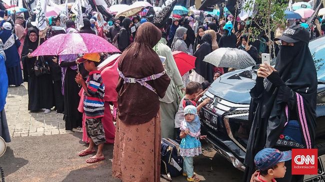 Anak-anak Dilibatkan dalam Demo Pembakaran Bendera di Bogor