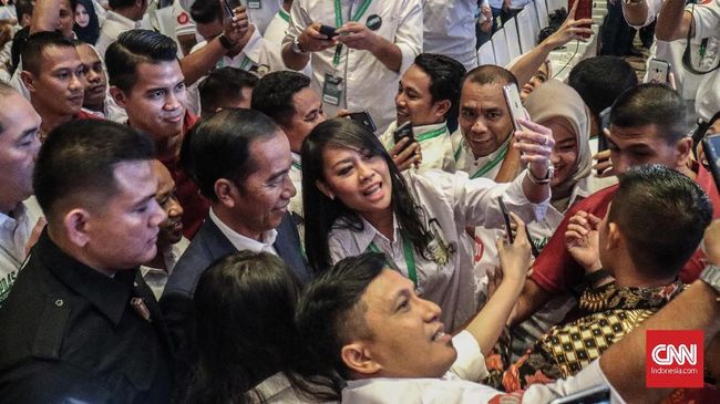 Jokowi Pamer Harga Pertalite Tak Naik: Kalau Jadi Rp33 Ribu Pasti Demo