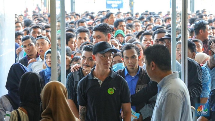 Tsunami PHK RI Saat Pandemi: Penganggur Tambah 5,2 Juta Orang