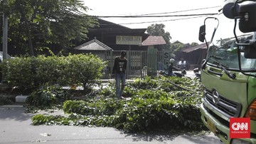 banjir-jakarta-meluas-68-rt-di-jaksel-tergenang-dan-12-pohon-tumbang
