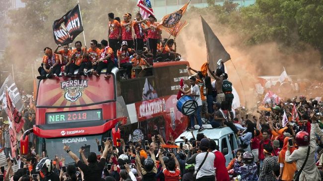 Polisi Tangkap 65 Suporter Persija Konvoi Kemenangan di HI