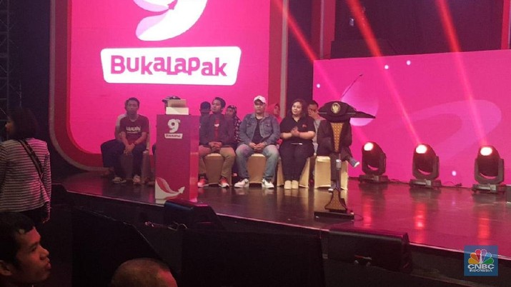 Bukalapak Dikabarkan PHK Karyawan, Saham EMTK Amblas