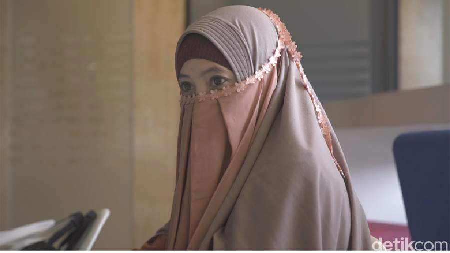 Hijrah, Peggy Melati Sukma Tampil Bercadar-Ganti Nama