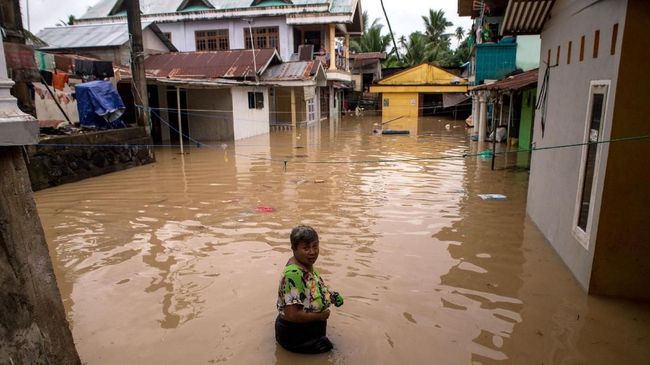 banjir-tanah-longsor-landa-manado-enam-tewas